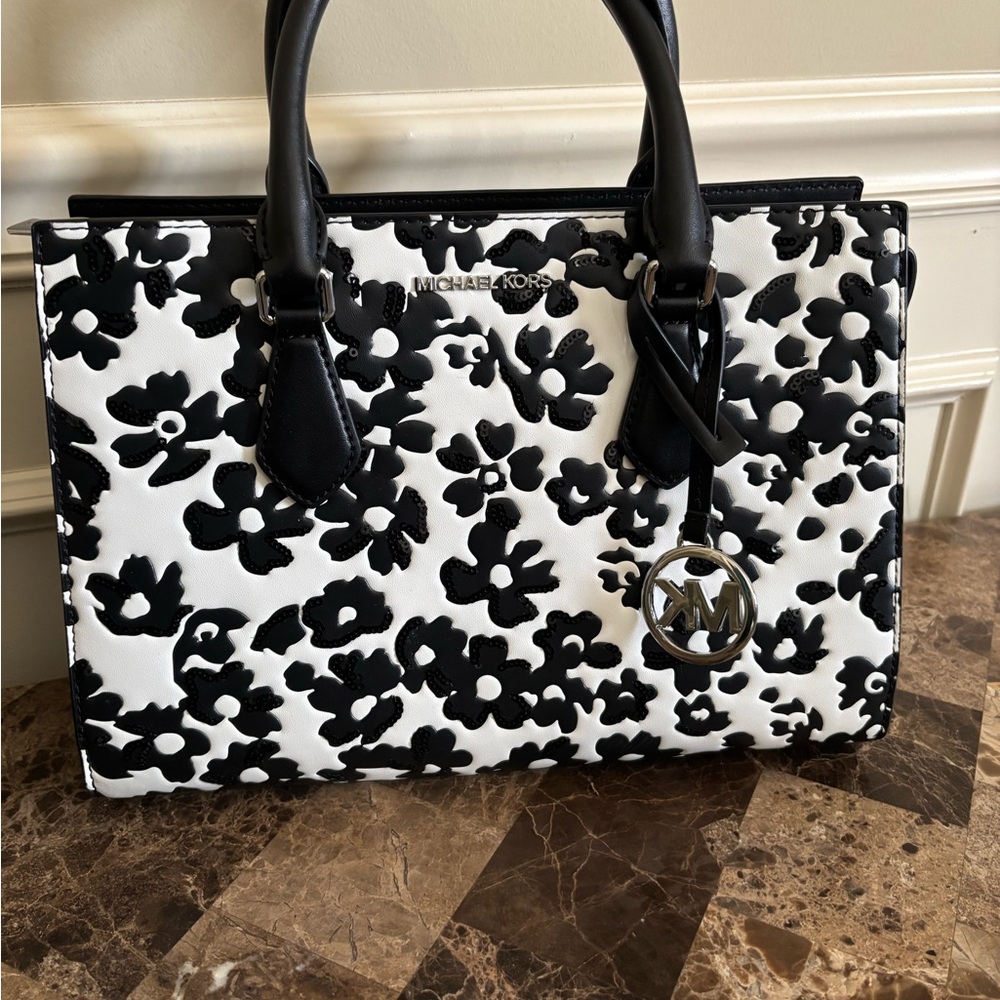 New Michael Kors Rare Floral SEQUIN Black & White Leather Handbag! 👜